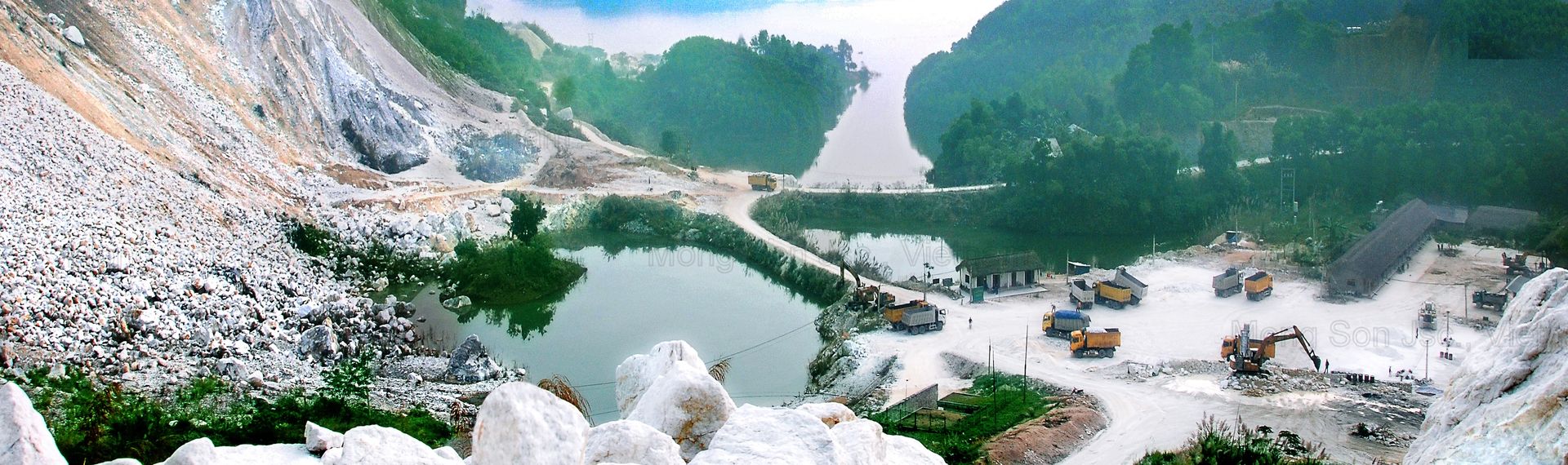 Mỏ đá vôi Mông Sơn là một trong những mỏ có trữ lượng lớn nhất Việt Nam cũng như khu vực Đông Nam Á. 